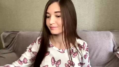 Snapshot of queen_chatur chatting on 03-15-26, 12:00 Viktoria online show from 03-15-26, 12:00