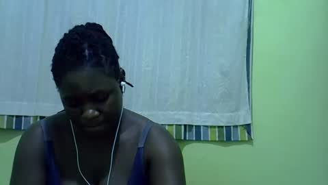Snapshot of queen_diva01 chatting on 04-17-26, 10:02 queen_diva01 online show from 04-17-26, 10:02