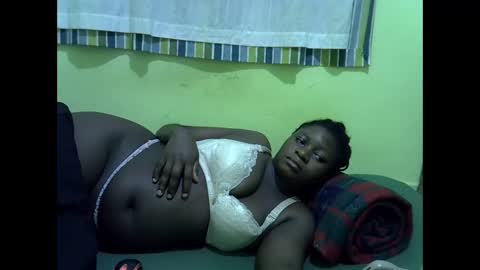 Snapshot of queen_diva01 chatting on 04-26-26, 05:49 queen_diva01 online show from 04-26-26, 05:49