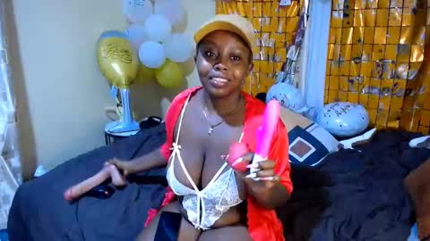 Snapshot of queen_doly chatting on 05-21-26, 02:51 QUEEN DOLY online show from 05-21-26, 02:51