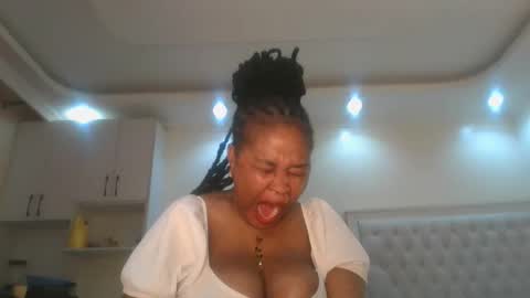 Snapshot of queen_kikih chatting on 05-16-26, 12:18 Queen kikih online show from 05-16-26, 12:18