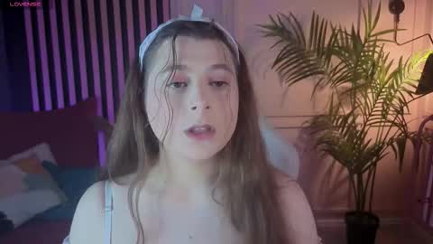 Snapshot of queen_michelle_ chatting on 09-29-25, 07:02 Michelle online show from 09-29-25, 07:02