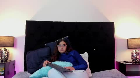 Snapshot of queen_misy chatting on 05-09-26, 09:42 queen_misy online show from 05-09-26, 09:42