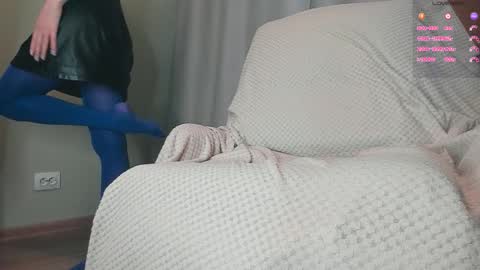 Snapshot of queen_nylon chatting on 02-11-26, 06:24 Carly online show from 02-11-26, 06:24