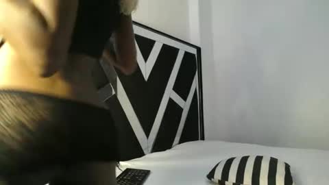 Snapshot of queen_sashavixen chatting on 04-27-26, 04:54 queen_sashavixen online show from 04-27-26, 04:54