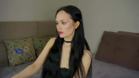 Snapshot of queenaliss chatting on 05-10-26, 09:36 Your world and the universe Aliss online show from 05-10-26, 09:36