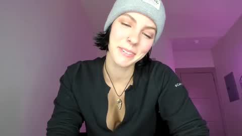 Snapshot of queenb2626 chatting on 12-15-24, 02:30 Queen Blaire online show from 12-15-24, 02:30
