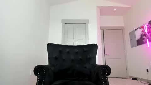 Snapshot of queenb2626 chatting on 01-07-25, 07:59 Queen Blaire online show from 01-07-25, 07:59