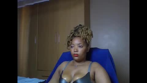 Snapshot of queenbebony2 chatting on 06-08-26, 12:05 Queenbebony2 online show from 06-08-26, 12:05