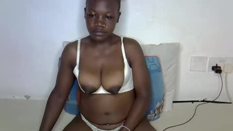 Snapshot of queenbest chatting on 05-18-26, 04:07 Cindy Melahnin online show from 05-18-26, 04:07