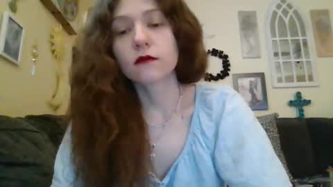 queencrimsonlvx online show from 04-16-26, 09:15