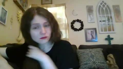 queencrimsonlvx online show from 04-25-26, 10:07