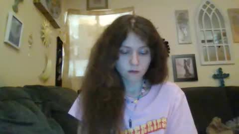 queencrimsonlvx online show from 05-19-26, 03:57