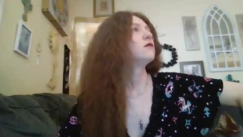 queencrimsonlvx online show from 05-21-26, 12:50