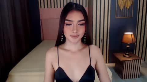 queenemeraldts online show from 02-18-25, 01:54