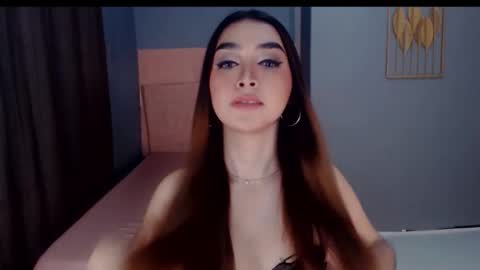 queenemeraldts online show from 11-20-25, 02:23