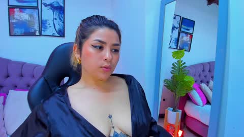 Queen online show from 01-26-25, 01:41