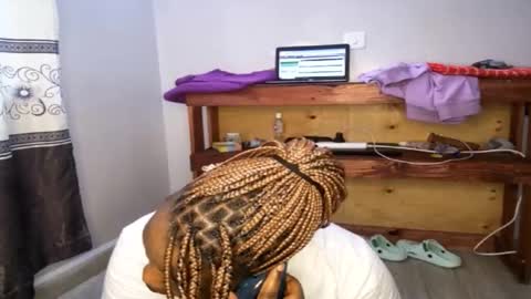 Nina online show from 10-01-25, 07:36