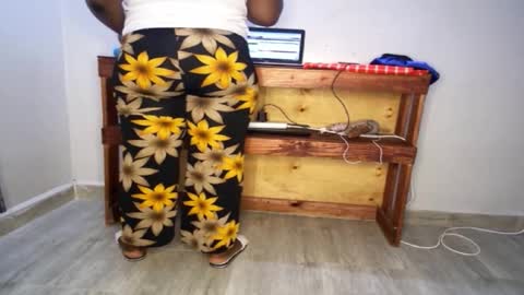 Nina online show from 10-16-25, 07:15