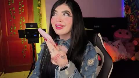 Snapshot of queenlamia chatting on 02-12-26, 03:45 Taurus online show from 02-12-26, 03:45