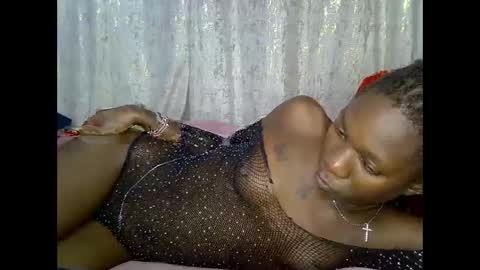 queenluiza199400 online show from 05-27-26, 09:23