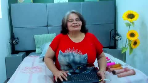 Snapshot of queenmature chatting on 09-09-25, 07:57 VickyBoobss online show from 09-09-25, 07:57
