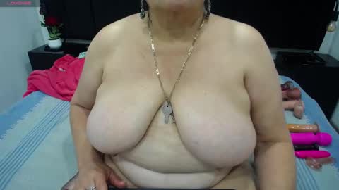 Snapshot of queenmature chatting on 10-07-25, 09:01 VickyBoobss online show from 10-07-25, 09:01