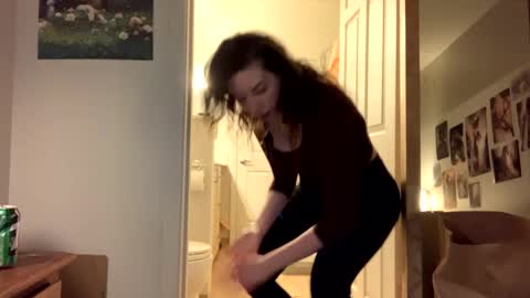 Sarlei Sar-uh-lie online show from 01-17-25, 01:25