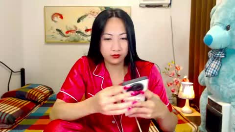Snapshot of queenmistressts chatting on 05-29-26, 02:48 QUEEN online show from 05-29-26, 02:48