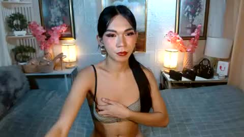 queennira online show from 06-22-26, 04:42