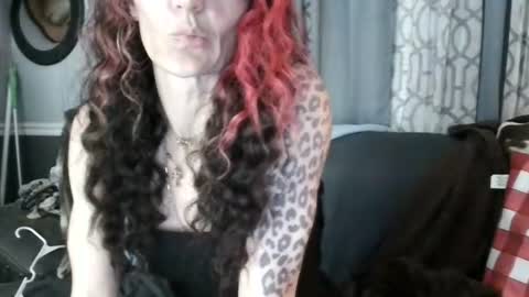 IG Juuicy  IGGE Gezzzy   online show from 07-18-26, 01:54