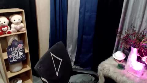 Snapshot of queenofcum169xx chatting on 12-02-25, 04:57 Mikka online show from 12-02-25, 04:57