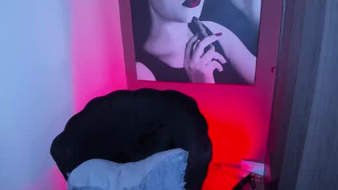 Snapshot of queenofhaze chatting on 12-19-25, 10:33 you may simply address Me with Your Grace online show from 12-19-25, 10:33