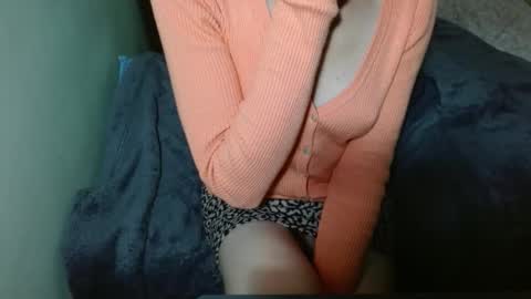 Snapshot of queenoftenderness chatting on 10-31-25, 07:59 queenoftenderness online show from 10-31-25, 07:59