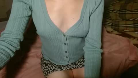 Snapshot of queenoftenderness chatting on 11-21-25, 06:50 queenoftenderness online show from 11-21-25, 06:50