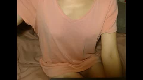 Snapshot of queenoftenderness chatting on 12-17-25, 06:58 queenoftenderness online show from 12-17-25, 06:58