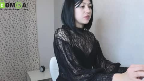 Snapshot of queenofwandss chatting on 09-17-25, 10:11 follow my new insta online show from 09-17-25, 10:11