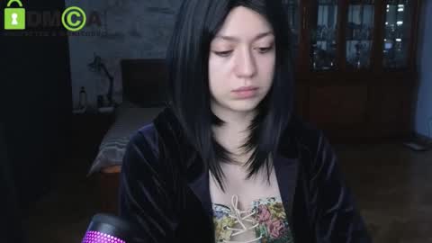 Snapshot of queenofwandss chatting on 12-14-25, 11:04 follow my new insta online show from 12-14-25, 11:04