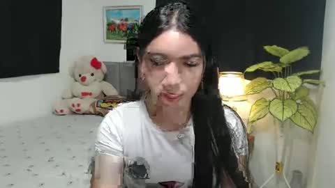 Snapshot of queenpinay69 chatting on 10-15-25, 01:33 QueenPinay69 online show from 10-15-25, 01:33