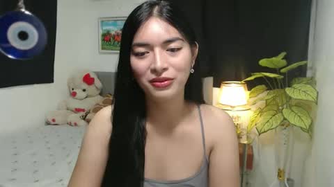 Snapshot of queenpinay69 chatting on 10-25-25, 03:51 QueenPinay69 online show from 10-25-25, 03:51
