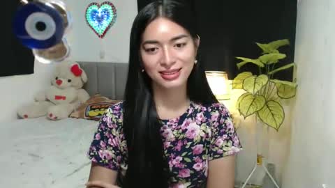 Snapshot of queenpinay69 chatting on 11-15-25, 04:54 QueenPinay69 online show from 11-15-25, 04:54