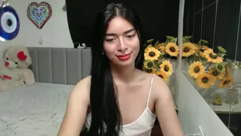 Snapshot of queenpinay69 chatting on 11-28-25, 05:15 QueenPinay69 online show from 11-28-25, 05:15