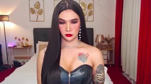 Snapshot of queenpinayhorsecock chatting on 11-22-25, 03:00 lexie online show from 11-22-25, 03:00