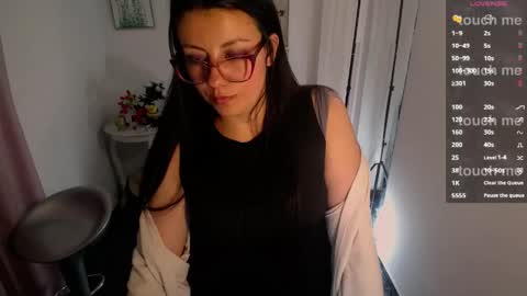 Snapshot of queenrose94 chatting on 06-01-26, 08:54 queenrose94 online show from 06-01-26, 08:54