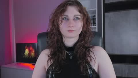 Snapshot of queenrosel chatting on 05-12-26, 05:32 Rose online show from 05-12-26, 05:32