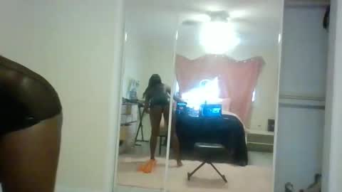 Snapshot of queensandyyy chatting on 12-03-25, 07:12 queensandyyy online show from 12-03-25, 07:12