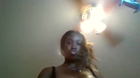 Snapshot of queensandyyy chatting on 12-14-25, 10:58 queensandyyy online show from 12-14-25, 10:58