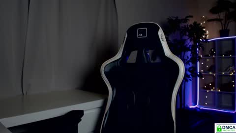 Queensy online show from 01-11-26, 01:38