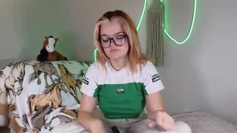 Snapshot of quervoqueen1 chatting on 12-18-24, 04:20 Bri online show from 12-18-24, 04:20