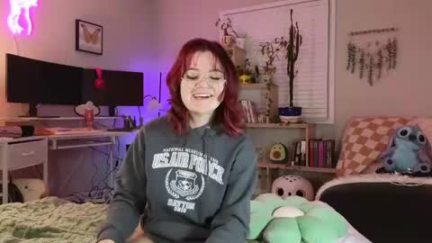 Snapshot of quervoqueen1 chatting on 02-04-25, 01:56 Bri online show from 02-04-25, 01:56